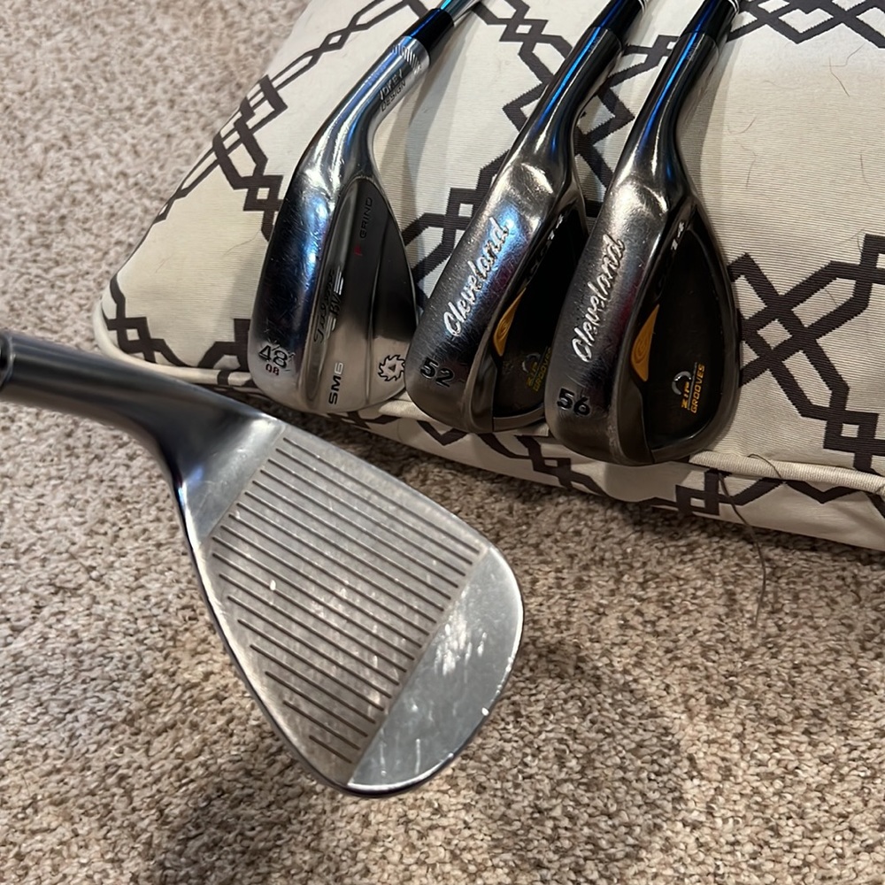 Set of 4 golf club wedges. Can be sold separately - Picture 3 of 8